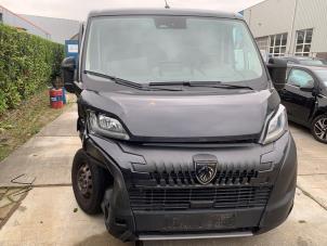 Peugeot Boxer 2.2 BlueHDi 140 Vehículo de desguace (2024, Gris)