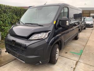 Peugeot Boxer 2.2 BlueHDi 140 Vehículo de desguace (2024, Gris)