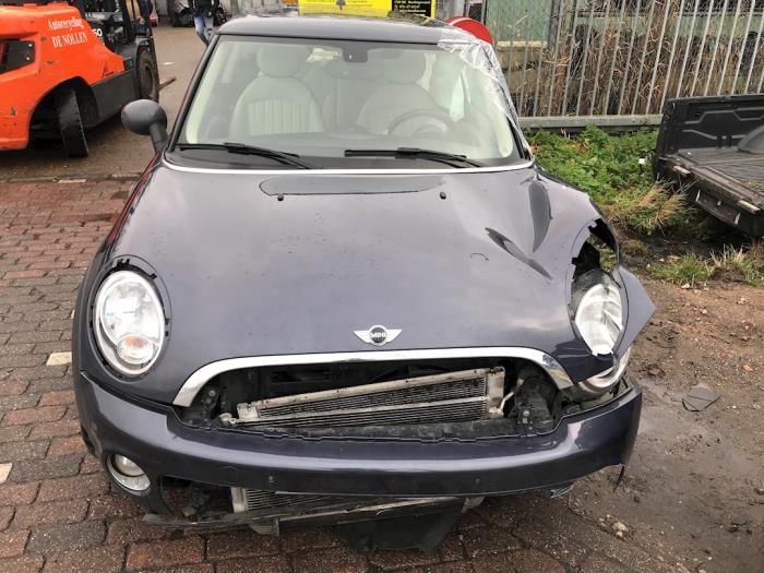 Mini Mini 1.6 Cooper D 16V Schrottauto (2013, Silbergrau)