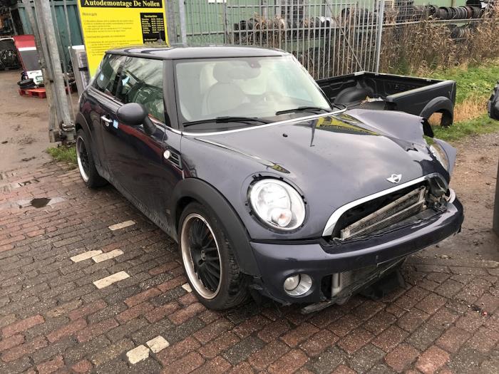 Mini Mini 1.6 Cooper D 16V Schrottauto (2013, Silbergrau)
