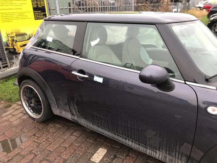 Mini Mini 1.6 Cooper D 16V Schrottauto (2013, Silbergrau)