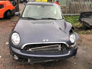 Mini Mini 1.6 Cooper D 16V Schrottauto (2013, Silbergrau)