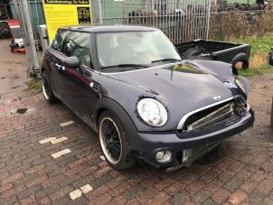 Mini Mini 1.6 Cooper D 16V Schrottauto (2013, Silbergrau)
