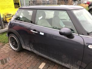 Mini Mini 1.6 Cooper D 16V Schrottauto (2013, Silbergrau)