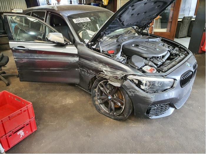 BMW 1 serie M140i 3.0 24V Van Schrottauto (2019, Metallic, Silbergrau)