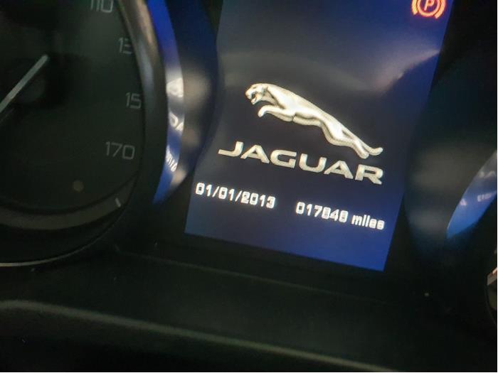 Jaguar XE 2.0d 180 16V AWD Samochód złomowany (2016, Bialy)