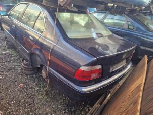 BMW 5 serie 520i 24V Épave (2001, Bleu)