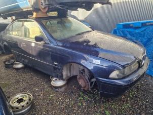 BMW 5 serie 520i 24V Épave (2001, Bleu)