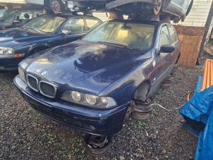 BMW 5 serie 520i 24V Épave (2001, Bleu)
