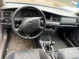 Opel Vectra B 1.6 16V Ecotec Épave (2000, Bleu)