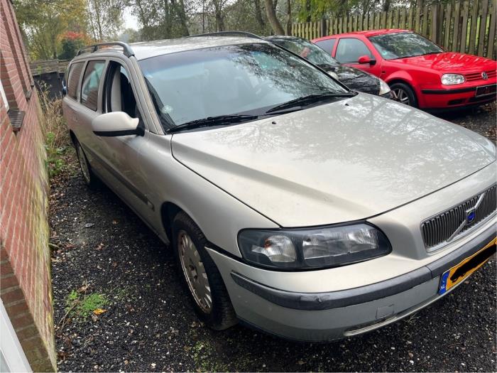 volvo-v70-2-5-d-salvage-vehicle-2001-beige