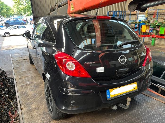 Opel Corsa D 1.3 CDTi 16V ecoFLEX Skrotfordon (2010, ZWART)