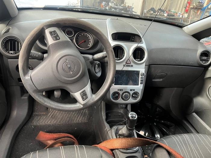 Opel Corsa D 1.3 CDTi 16V ecoFLEX Skrotfordon (2010, ZWART)