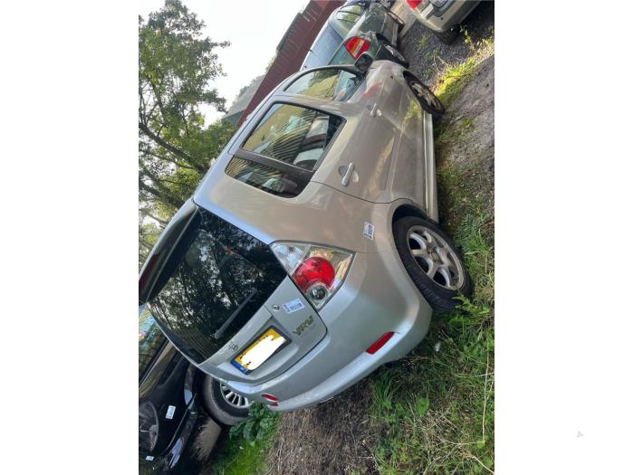 Daihatsu YRV 1.3 16V DVVT Turbo Skrotfordon (2002, GRIJS)