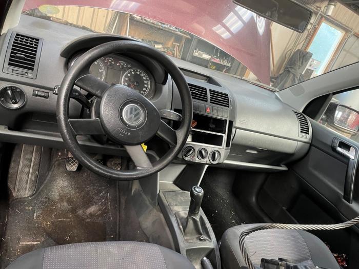 Volkswagen Polo IV 1.4 16V 75 Skrotfordon (2005, ROOD)