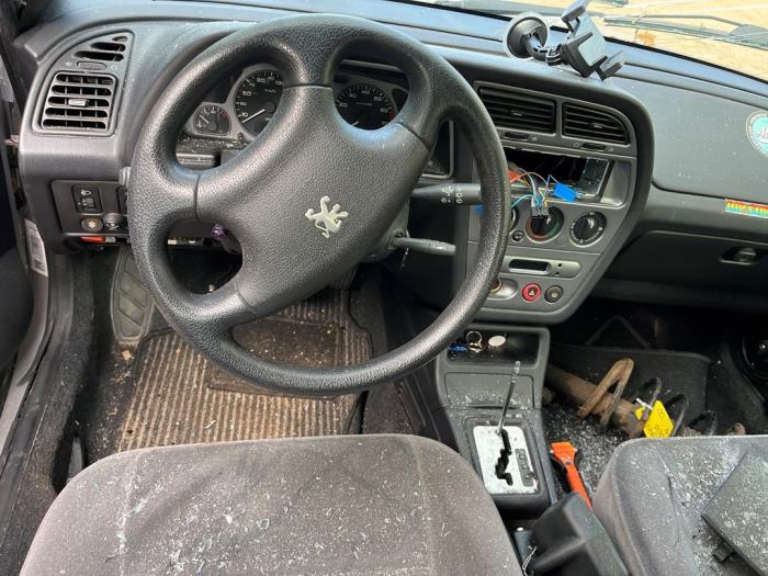 Peugeot 306 Break 1.6i XR,XT,ST Skrotfordon (2001, GRIJS)