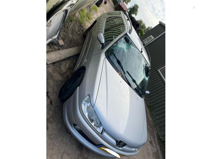 Peugeot 306 Break 1.6i XR,XT,ST Skrotfordon (2001, GRIJS)