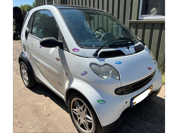 Smart City-Coupé 0.6 Turbo i.c. Smart&Pulse Samochód złomowany (2002, Czarny)