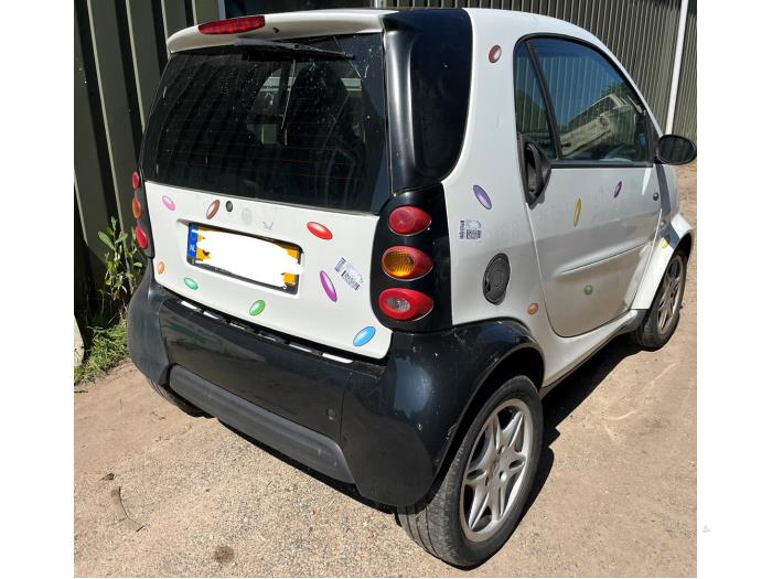 Smart City-Coupé 0.6 Turbo i.c. Smart&Pulse Samochód złomowany (2002, Czarny)