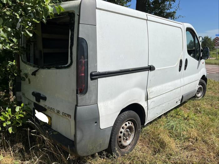 Opel Vivaro 1.9 DTI 16V Vehículo de desguace (2005, Granito)