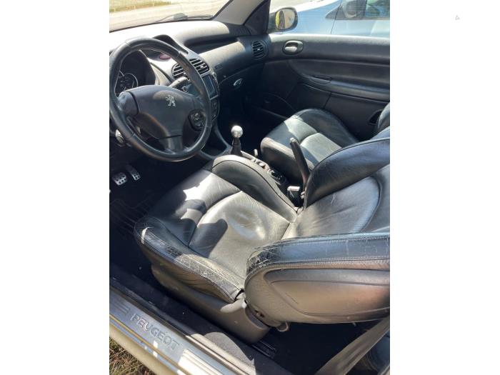 Peugeot 206 CC 1.6 16V Vehículo de desguace (2003, Gris)