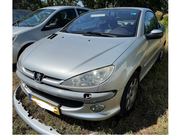 Peugeot 206 CC 1.6 16V Vehículo de desguace (2003, Gris)