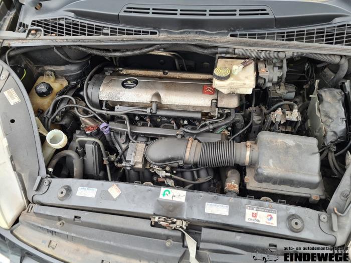 Citroen Xsara Picasso 1.8 16V Samochód złomowany (2005, Czarny)