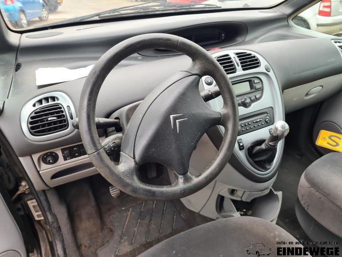 Citroen Xsara Picasso 1.8 16V Samochód złomowany (2005, Czarny)