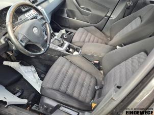 Volkswagen Passat 2.0 FSI 16V Samochód złomowany (2007, Brazowy)
