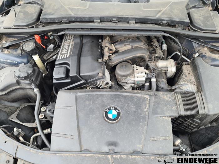 BMW 3 serie Touring 318i 16V Épave (2007, Bleu)