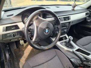 BMW 3 serie Touring 318i 16V Épave (2007, Bleu)