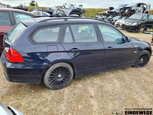 BMW 3 serie Touring 318i 16V Épave (2007, Bleu)