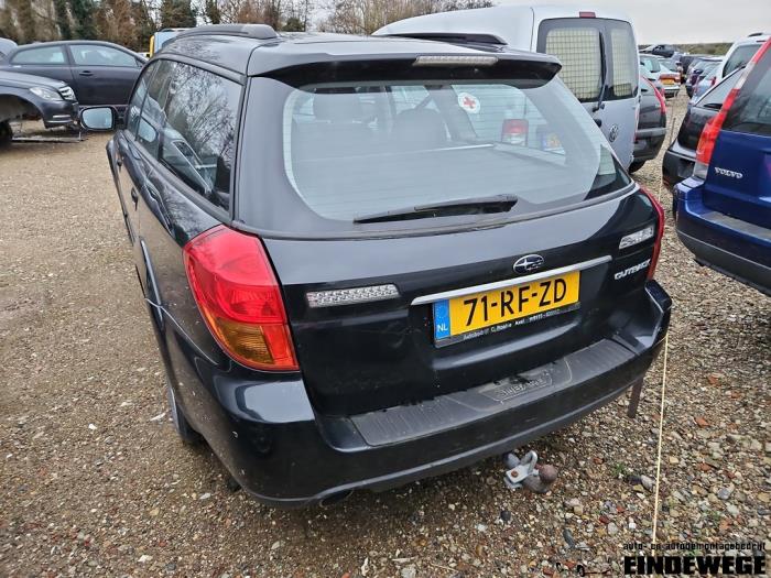 Subaru Outback 2.5 16V Épave (2005, Noir)