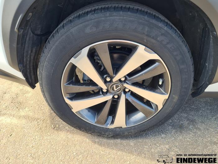Lexus NX I 300h 2.5 16V 4x4 Épave (2018, Blanc)