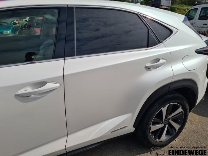 Lexus NX I 300h 2.5 16V 4x4 Épave (2018, Blanc)