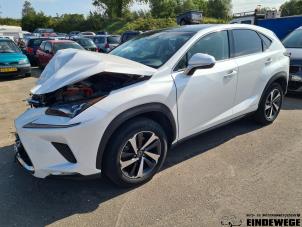 Lexus NX I 300h 2.5 16V 4x4 Épave (2018, Blanc)