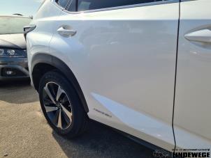 Lexus NX I 300h 2.5 16V 4x4 Épave (2018, Blanc)