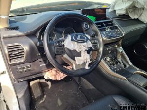 Lexus NX I 300h 2.5 16V 4x4 Épave (2018, Blanc)