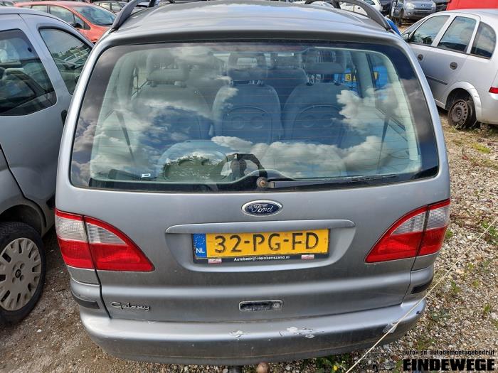 Ford Galaxy 2.0 Samochód złomowany (2004, Szary)