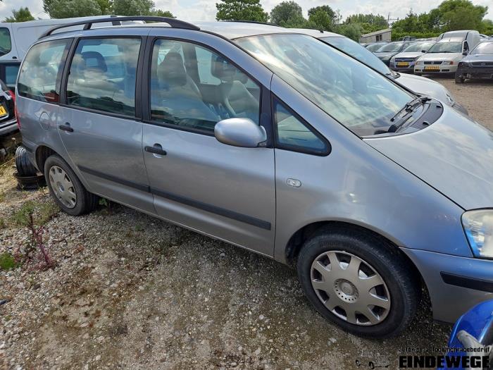 Ford Galaxy 2.0 Samochód złomowany (2004, Szary)