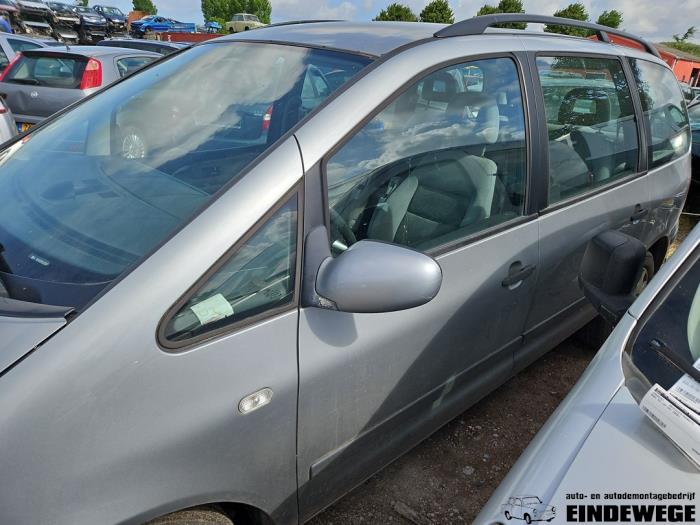 Ford Galaxy 2.0 Samochód złomowany (2004, Szary)
