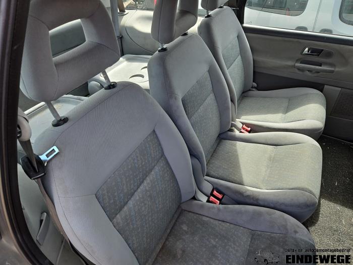 Ford Galaxy 2.0 Samochód złomowany (2004, Szary)
