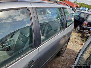 Ford Galaxy 2.0 Samochód złomowany (2004, Szary)