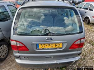 Ford Galaxy 2.0 Samochód złomowany (2004, Szary)