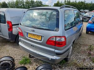 Ford Galaxy 2.0 Samochód złomowany (2004, Szary)