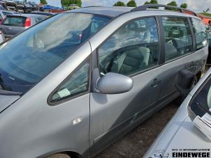 Ford Galaxy 2.0 Samochód złomowany (2004, Szary)