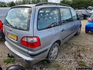 Ford Galaxy 2.0 Samochód złomowany (2004, Szary)
