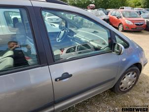 Ford Galaxy 2.0 Samochód złomowany (2004, Szary)