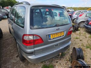 Ford Galaxy 2.0 Samochód złomowany (2004, Szary)