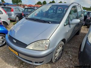 Ford Galaxy 2.0 Samochód złomowany (2004, Szary)